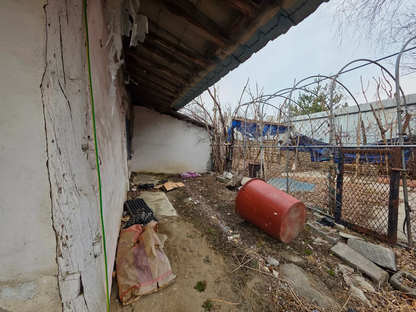 Sale of a House with a Superficies Right and a Large Yard photo 6