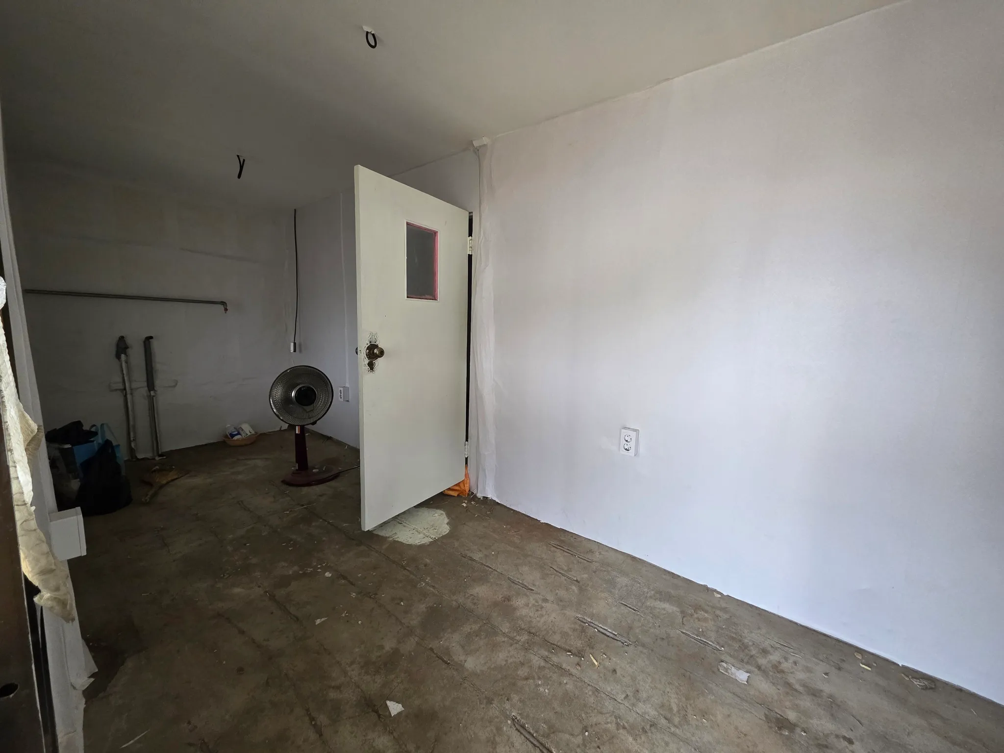 Sale of a House with a Superficies Right and a Large Yard photo 4