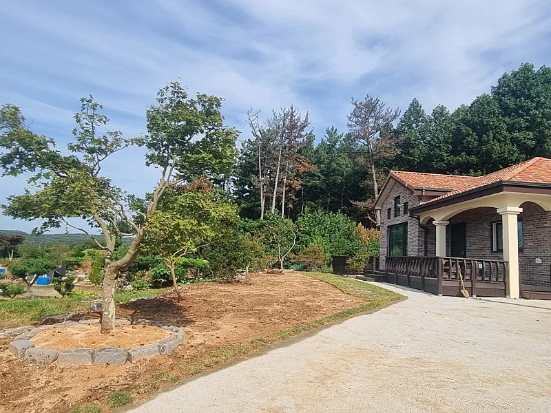 Country House for Sale in Sanhuri, Taean, Chungnam, with a Quiet Rural Setting and Large Lot photo 2