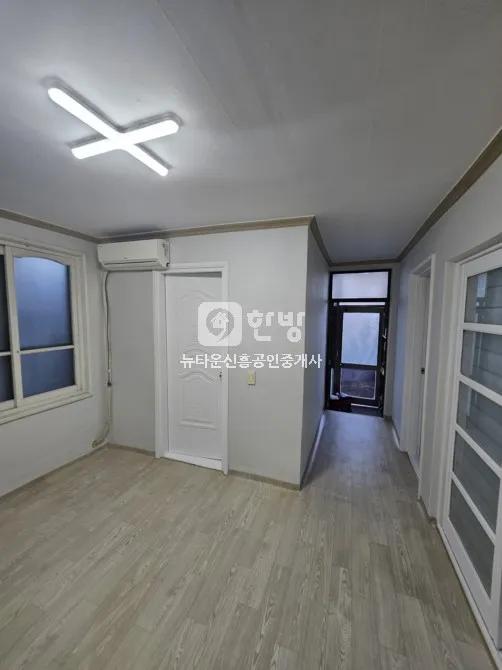 Two-story Western-style house for sale in Sinam-dong, Dong-gu, Daegu; partially renovated detached home photo 2