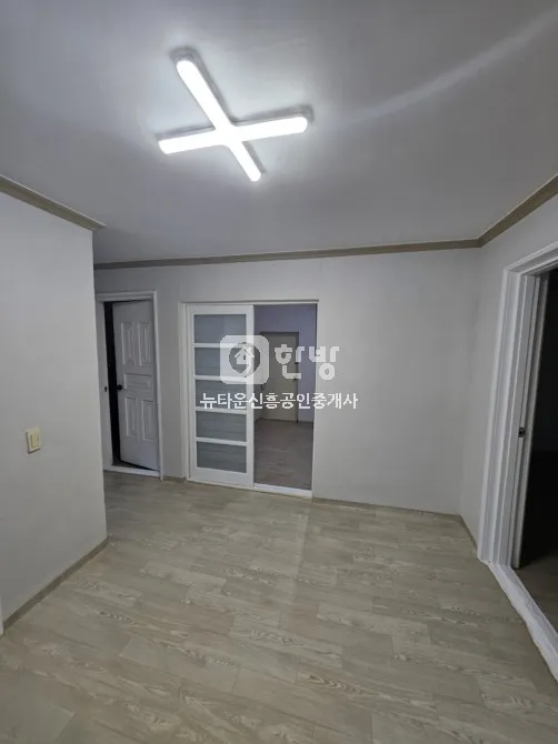 Two-story Western-style house for sale in Sinam-dong, Dong-gu, Daegu; partially renovated detached home photo 4