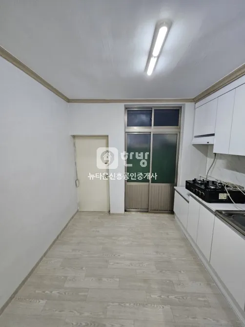 Two-story Western-style house for sale in Sinam-dong, Dong-gu, Daegu; partially renovated detached home photo 3