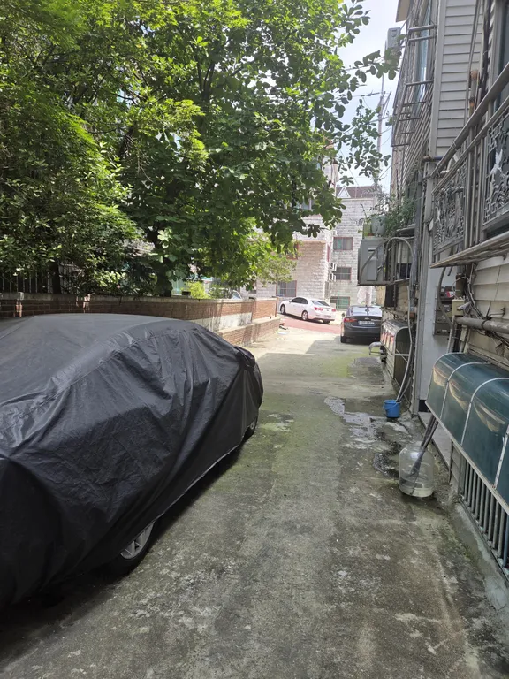 Multi-Family Home for Sale in Cheonghak-dong, Yeonsu-gu, Incheon; 10-Minute Walk to Songdo Station · 7.2-Pyeong Land Share property photo