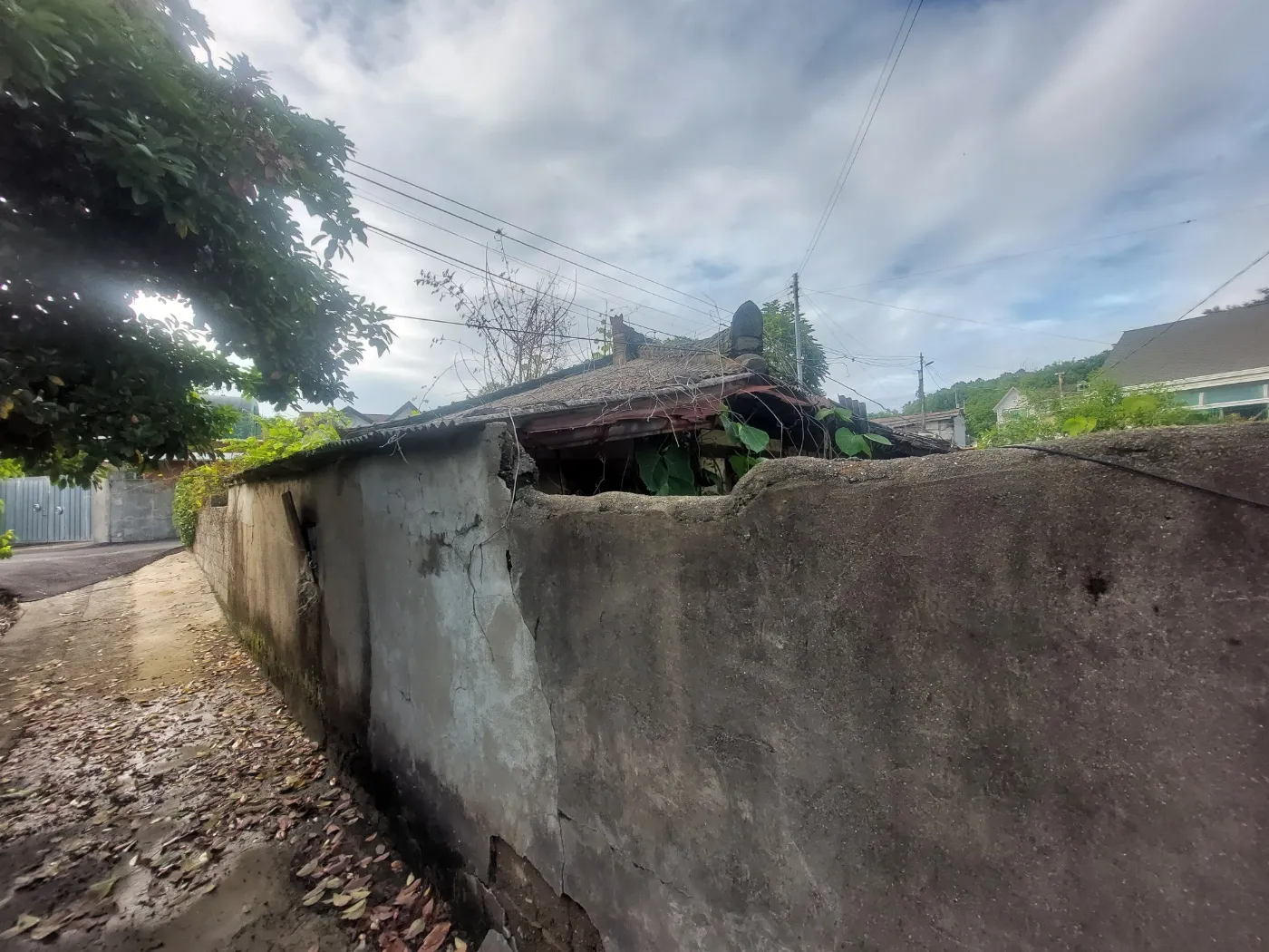 Farmhouse for Sale in Gwan’gi-ri, Yeosu, with Front and Rear Yards and Parking Space photo 3