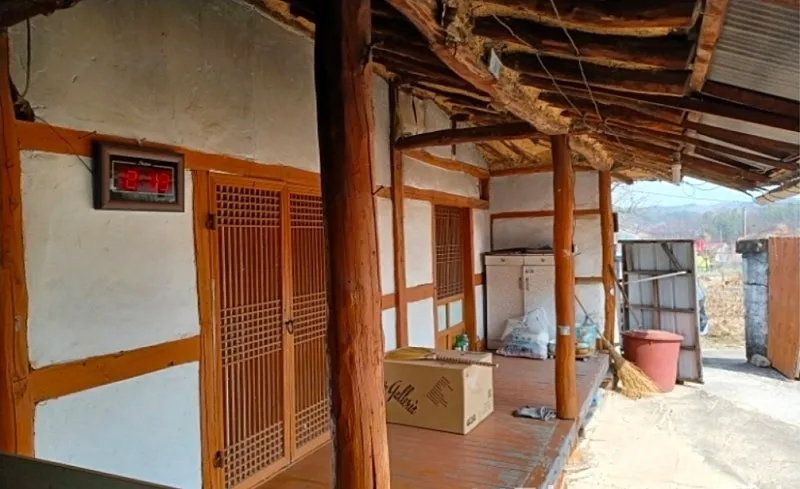 Rural House for Sale in Misan-myeon, Boryeong, Chungnam, with a Traditional Gudeul Room photo 3
