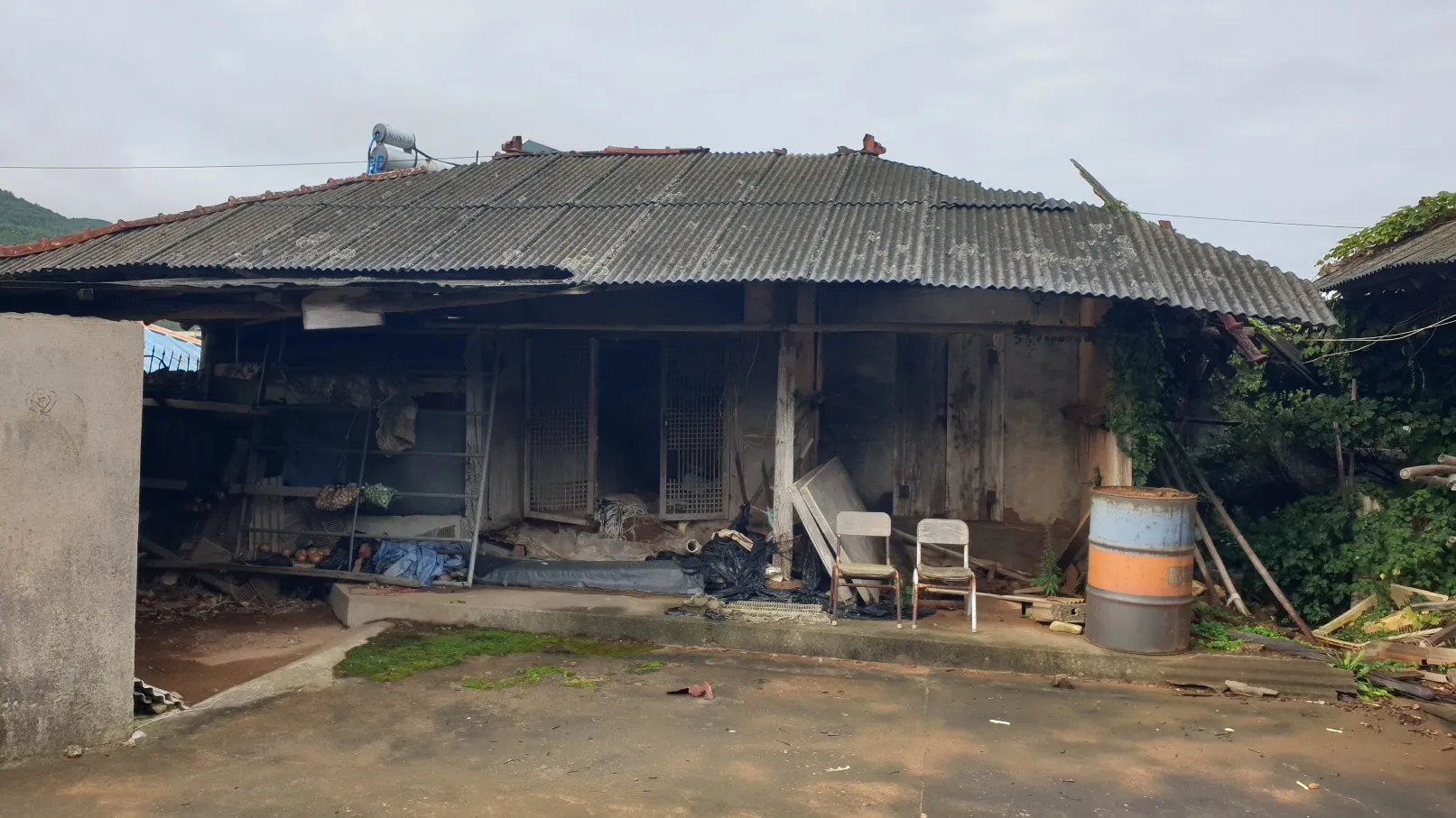 Wooden House for Sale in Uhyeong Village, Nam-myeon, Namhae photo 3