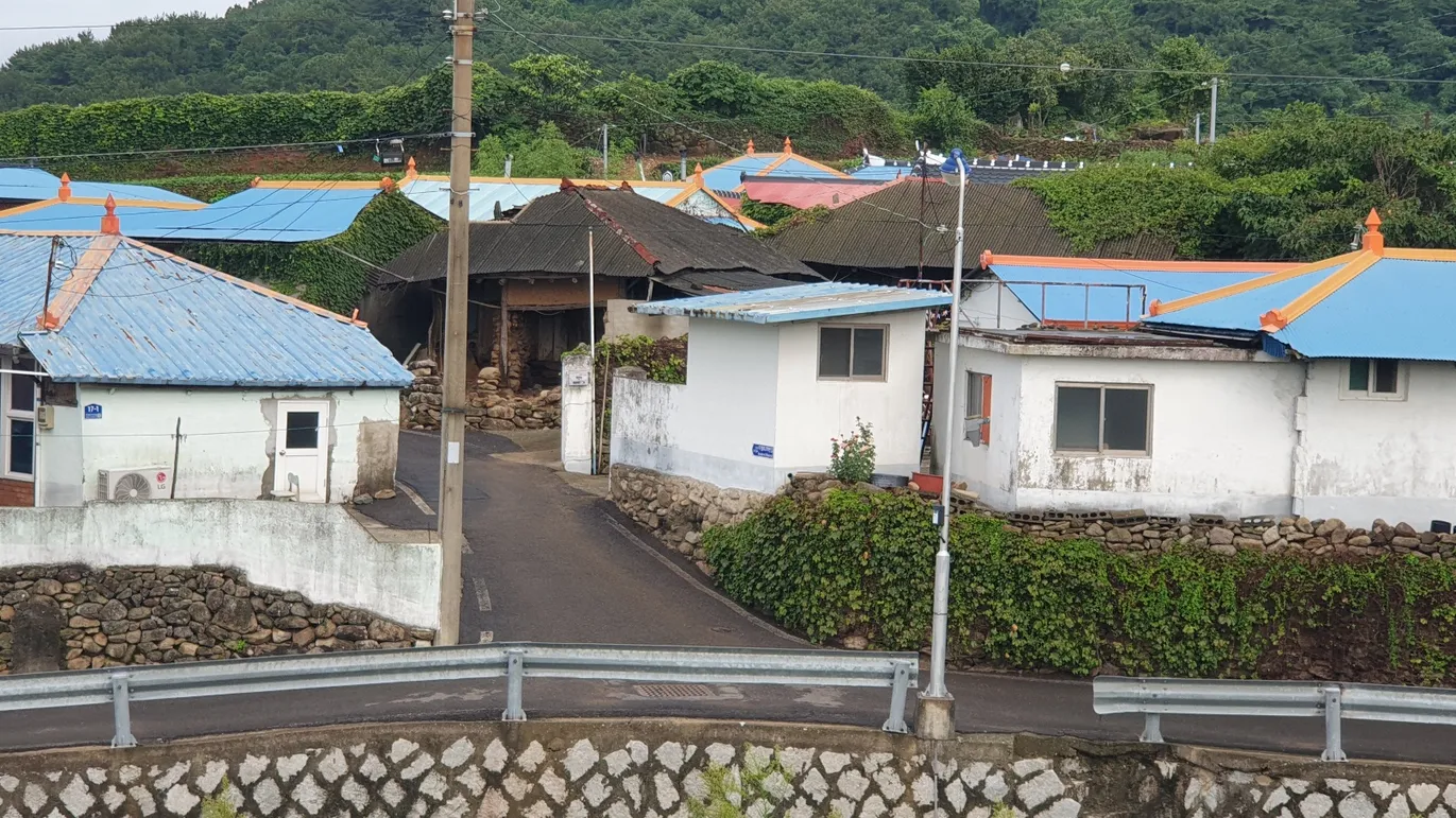 Wooden House for Sale in Uhyeong Village, Nam-myeon, Namhae photo 5