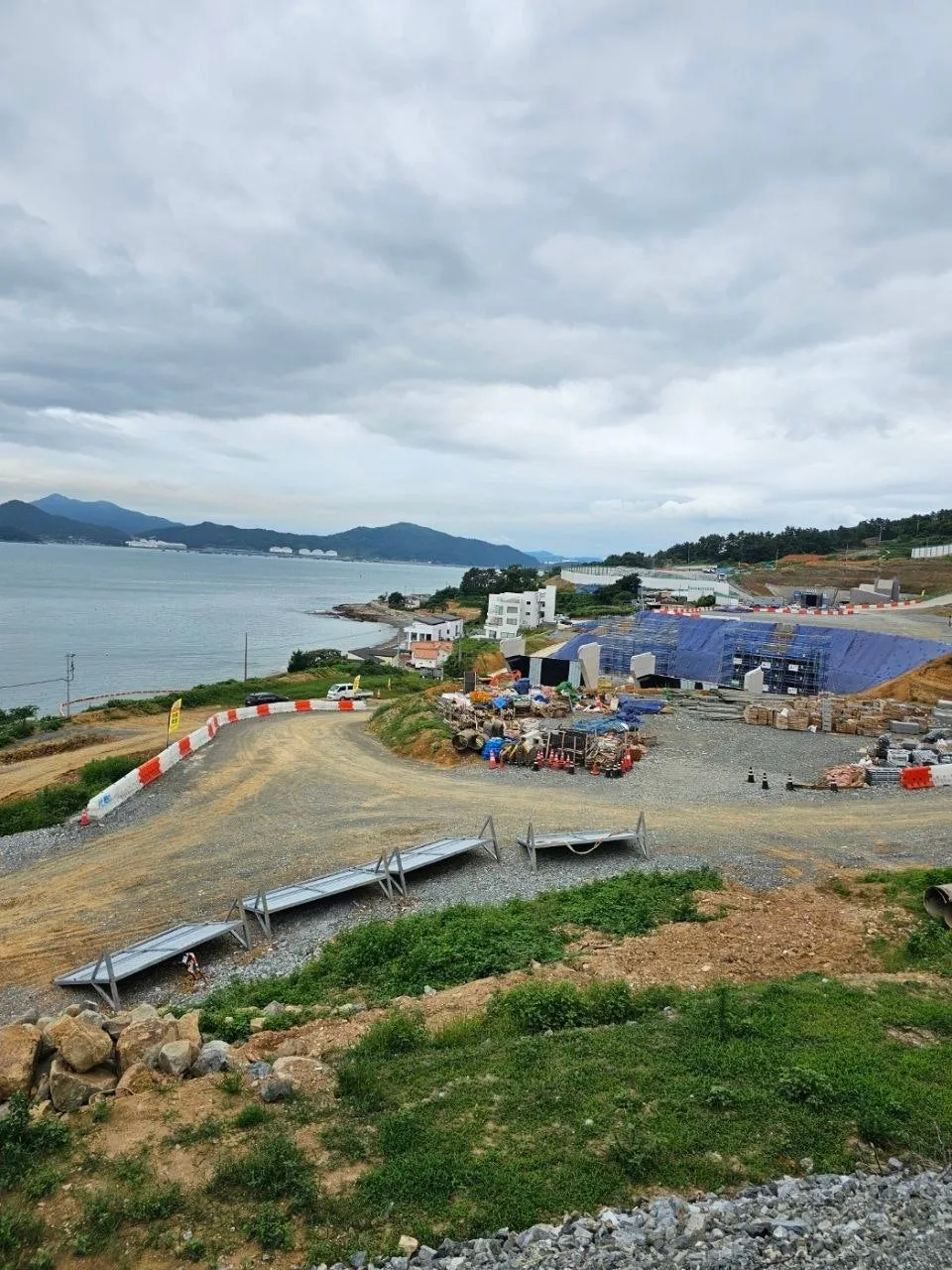 South-Facing Country House for Sale in Seomyeon, Namhae, 5 Minutes from the Sea, 777㎡ (235 Pyeong) Lot photo 6