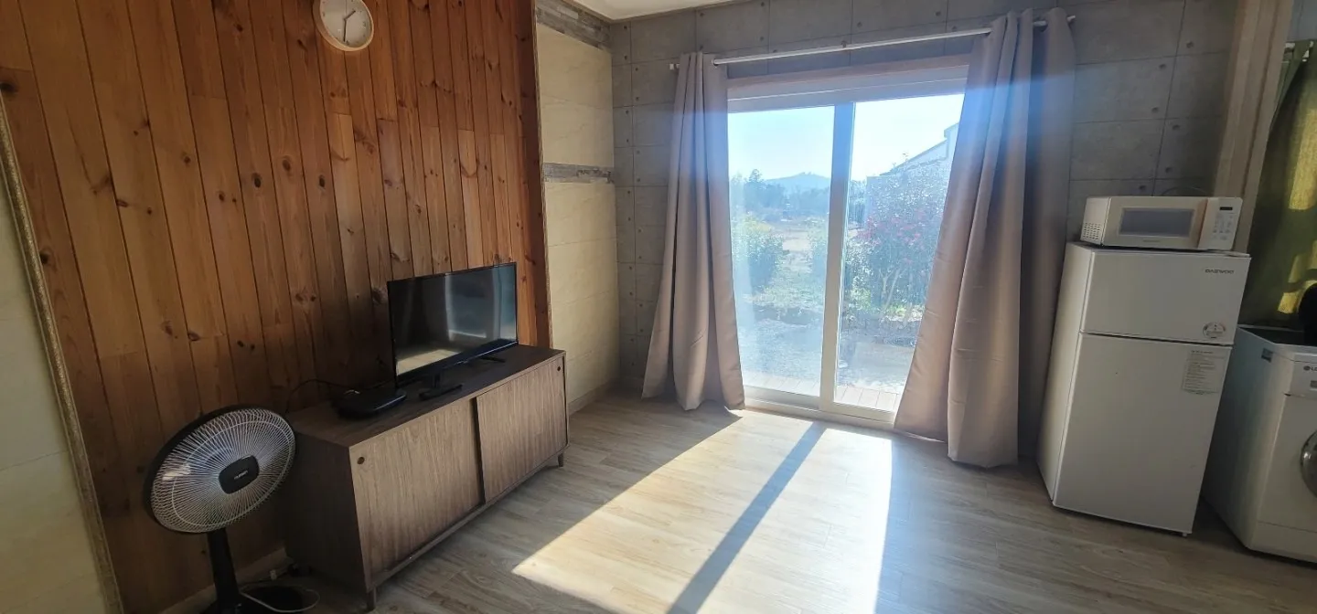 Sale of a Small Country House in Sinpyeong-ri, Daejeong-eup, Seogwipo-si, Jeju — 49.6㎡ · 130 million won photo 7
