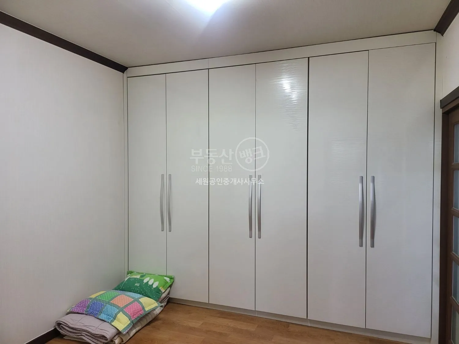 Renovated Wooden Detached House Near Jinmyeong School in Pyeonghwa-dong photo 4