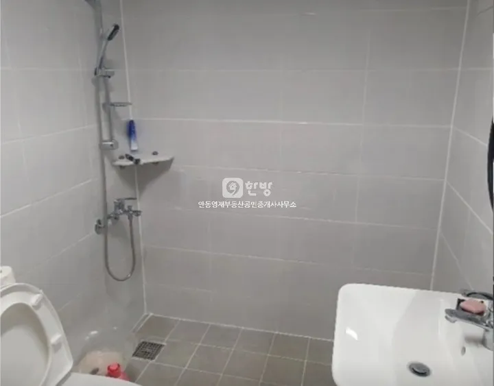 Detached House for Sale in Songhyeon-dong, Andong: 2 Rooms, 1 Bathroom, City Gas photo 3