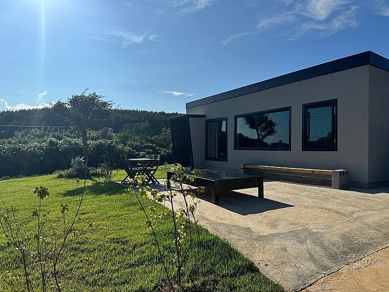 Rural Home for Sale in Nam-myeon, Taean, South Chungcheong Province, with a Yard and 410 Pyeong of Field photo 2