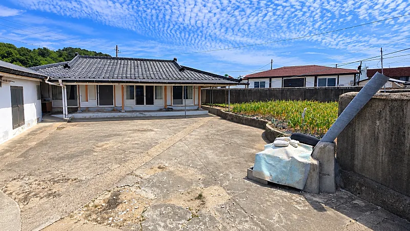 For Sale: Rural House in Giseong-myeon, Uljin, a 3-Minute Walk from the Beach, Detached House on Approximately 167 Pyeong of Land photo 2