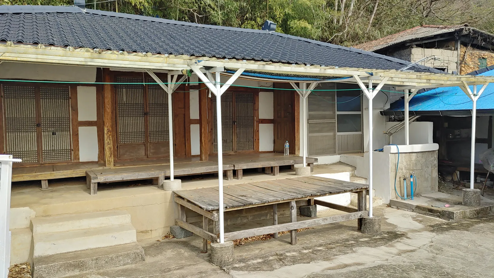 South-Facing Country House on a Hill with a Good View for Sale in Nam-myeon, Namhae-gun photo 5