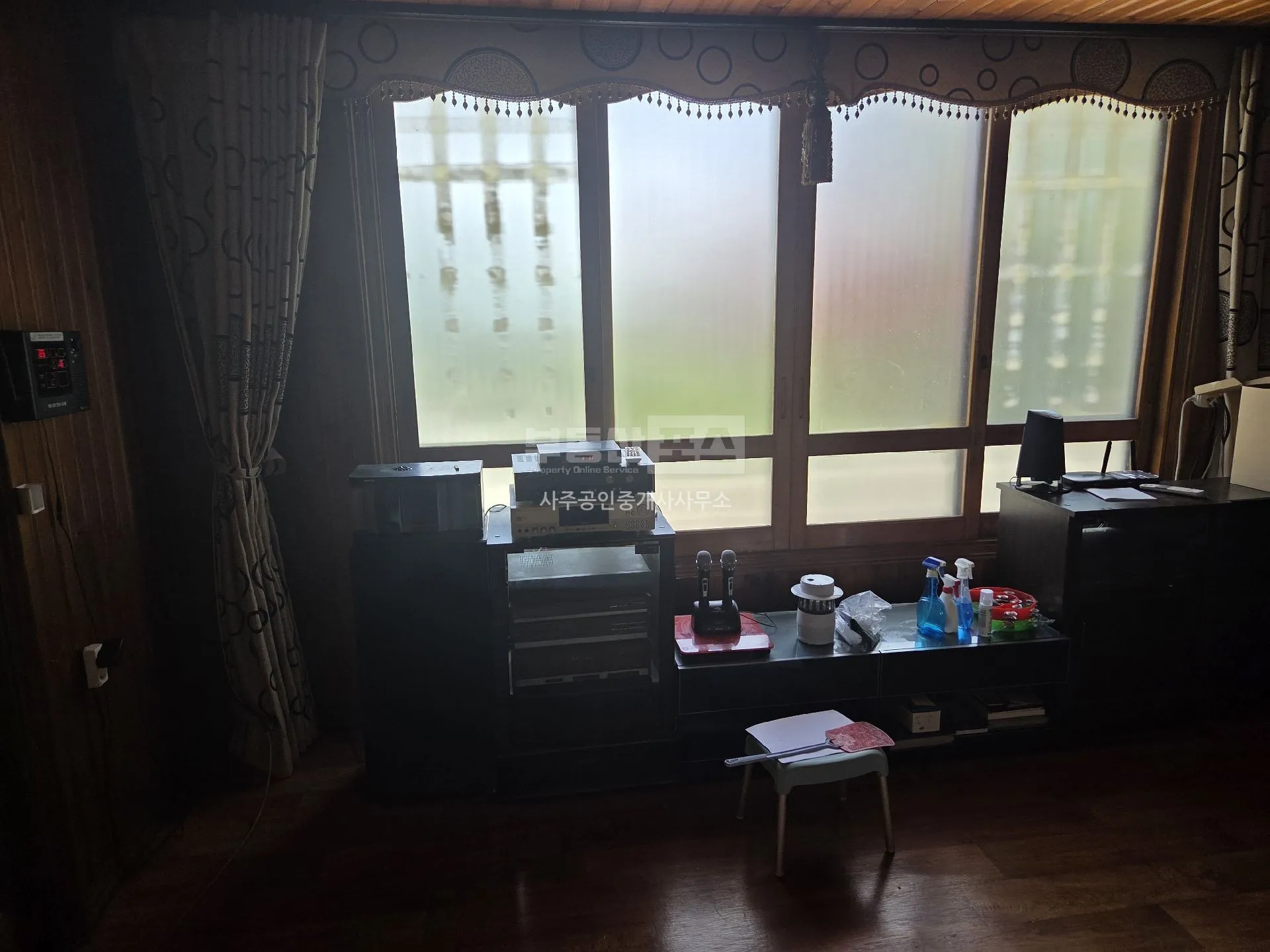 Clean Country House for Sale Next to a Two-Lane Road Near Garorim Bay in Iwon-myeon, Taean photo 2