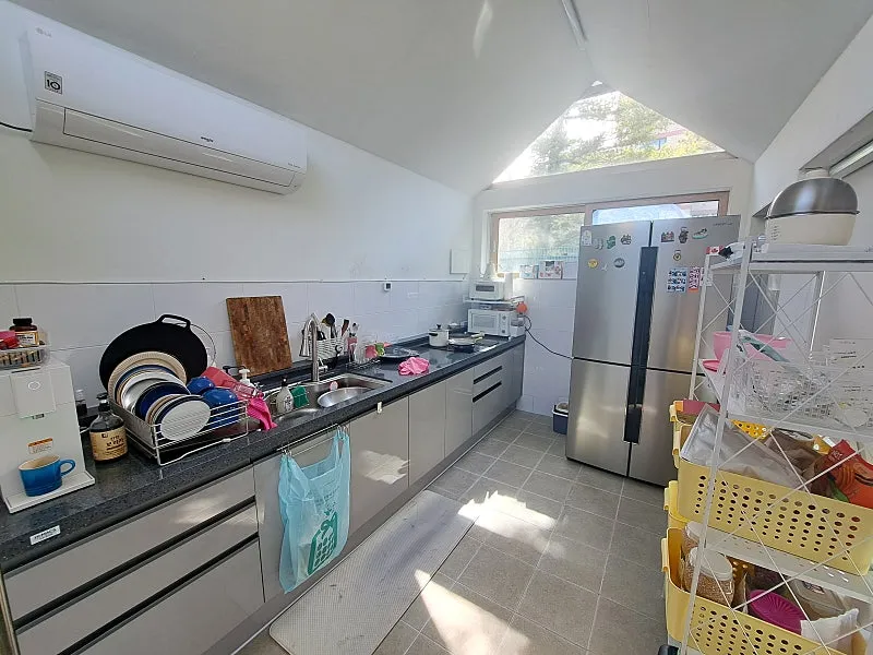 Sale of 335-Pyeong Land with Three Neighborhood Commercial Facilities and One Residence on Oncheon-ro, Sokcho photo 4