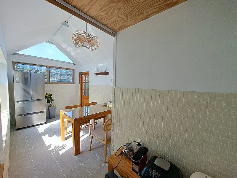 Sale of 335-Pyeong Land with Three Neighborhood Commercial Facilities and One Residence on Oncheon-ro, Sokcho photo 5