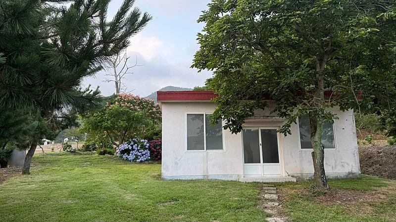 For Sale: Approximately 2,200-Pyeong Rural Property and Five Buildings in Jindo, South Jeolla Province photo 7