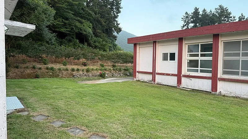 For Sale: Approximately 2,200-Pyeong Rural Property and Five Buildings in Jindo, South Jeolla Province photo 3