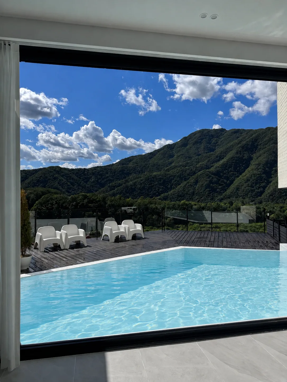 Sale of Two Private Pool Villas in Nam-myeon, Hongcheon-gun, with an Infinity Pool and Recent Remodeling photo 9