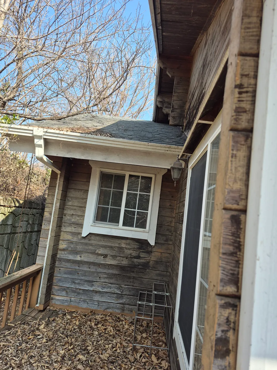 Wooden Country House for Sale in Deoksan-myeon, Jecheon, with a Garden and Pond photo 6