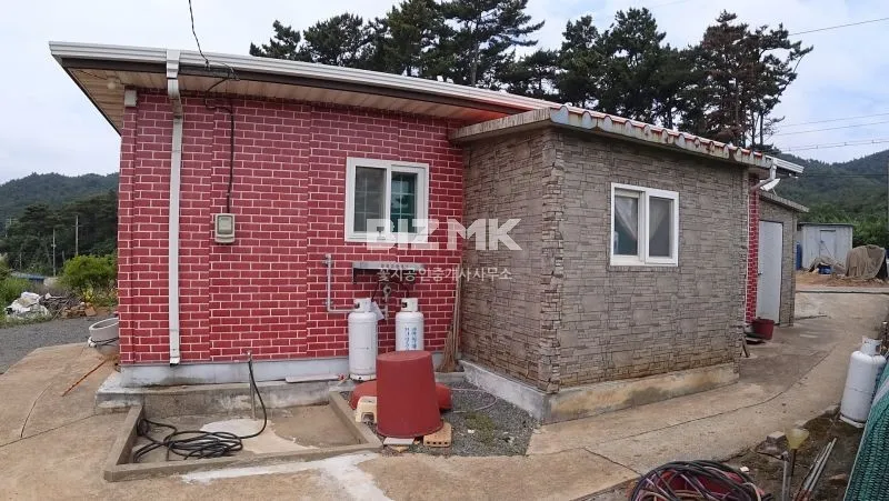 Seaside Farmhouse for Sale in Taean, South-Facing House with Vegetable Garden and Greenhouse photo 2