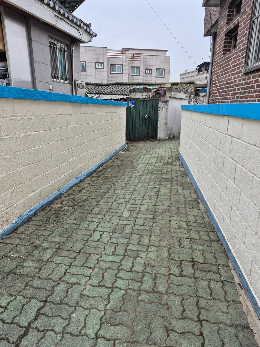 Inexpensive House for Sale Requiring Complete Renovation photo 2