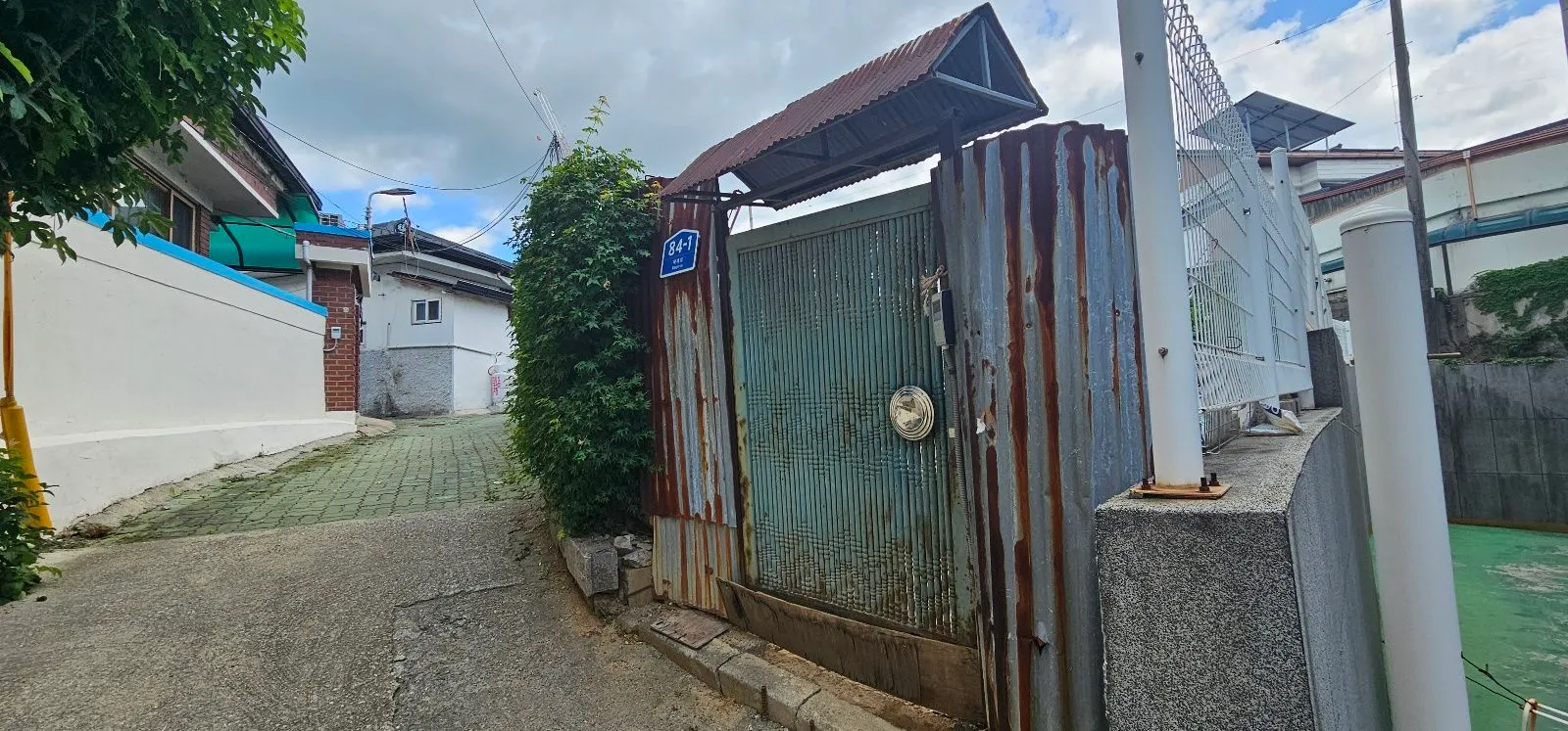 Inexpensive House for Sale Requiring Complete Renovation photo 5