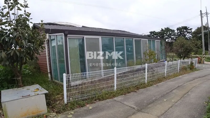 태안군 태안읍 산후리 소형 전원주택 매매, 썬룸과 텃밭·유실수 마당