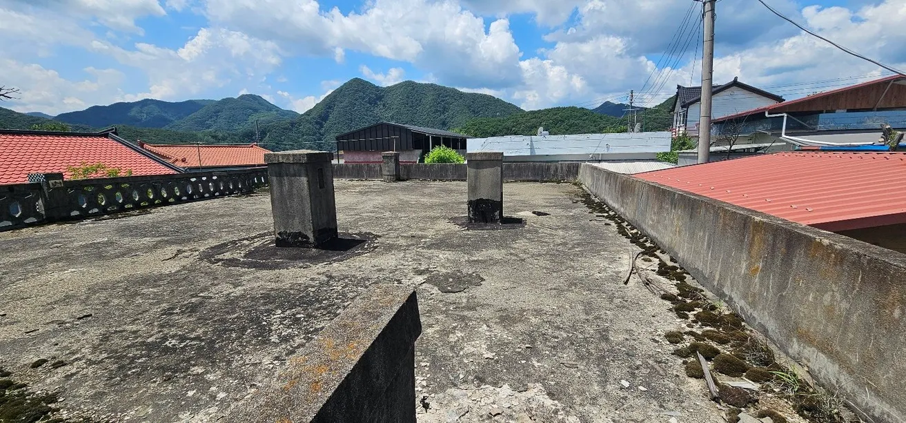 House for Sale in a Cozy Village at the Far End of Cheongpung Lake photo 5