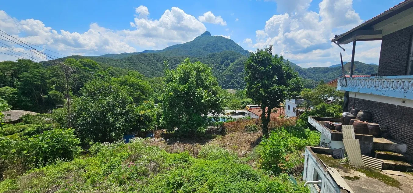 House for Sale in a Cozy Village at the Far End of Cheongpung Lake photo 8