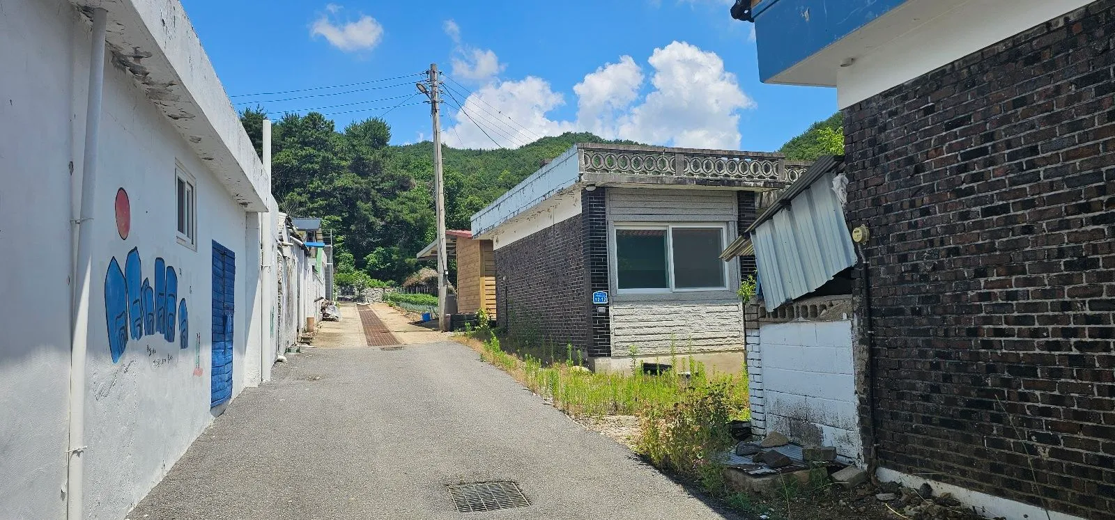 House for Sale in a Cozy Village at the Far End of Cheongpung Lake photo 4