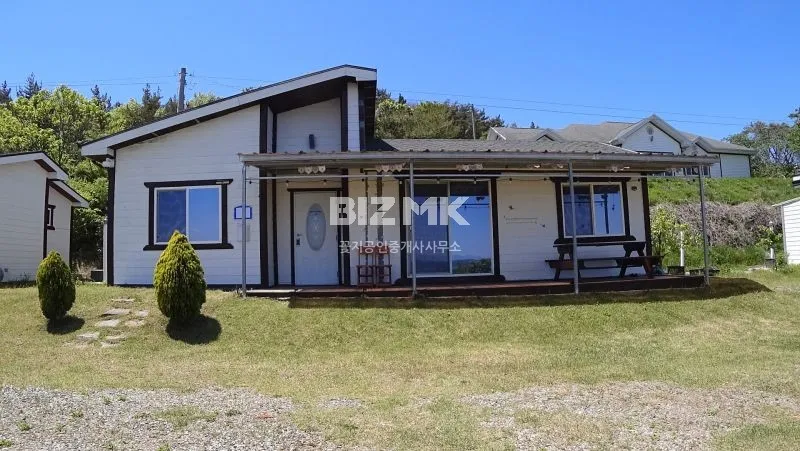 Taean Nam-myeon Country House for Sale, Wooden Second Home with Views of the Fields and Bunam Lake photo 2