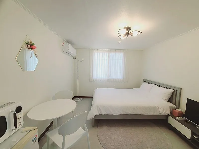 Beachfront Multi-Family House for Sale in Namhae, Gyeongsangnam-do — Three-Story Multi-Family House in the First Row at Songjeong Solbaram Beach photo 9