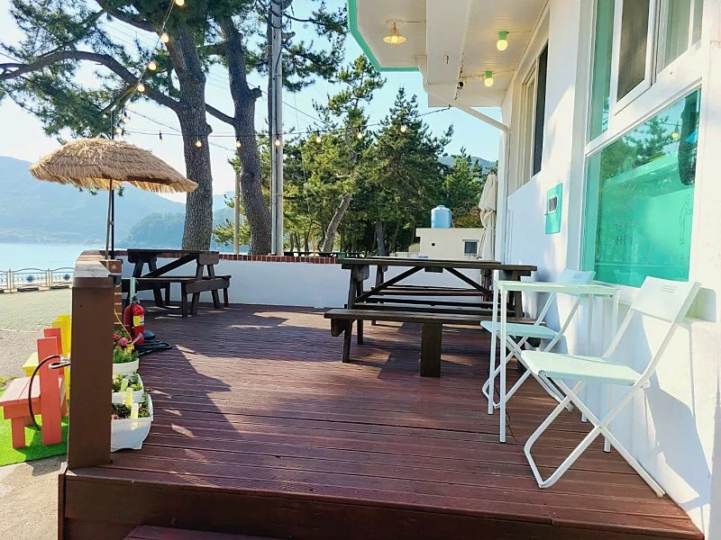 Beachfront Multi-Family House for Sale in Namhae, Gyeongsangnam-do — Three-Story Multi-Family House in the First Row at Songjeong Solbaram Beach photo 6