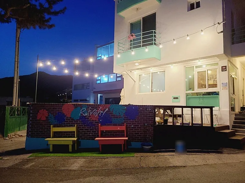 Beachfront Multi-Family House for Sale in Namhae, Gyeongsangnam-do — Three-Story Multi-Family House in the First Row at Songjeong Solbaram Beach photo 2