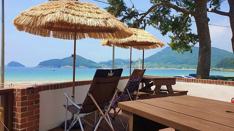 Beachfront Multi-Family House for Sale in Namhae, Gyeongsangnam-do — Three-Story Multi-Family House in the First Row at Songjeong Solbaram Beach photo 5