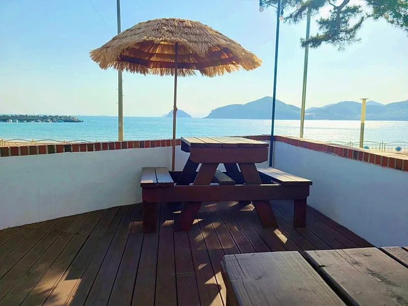 Beachfront Multi-Family House for Sale in Namhae, Gyeongsangnam-do — Three-Story Multi-Family House in the First Row at Songjeong Solbaram Beach photo 3