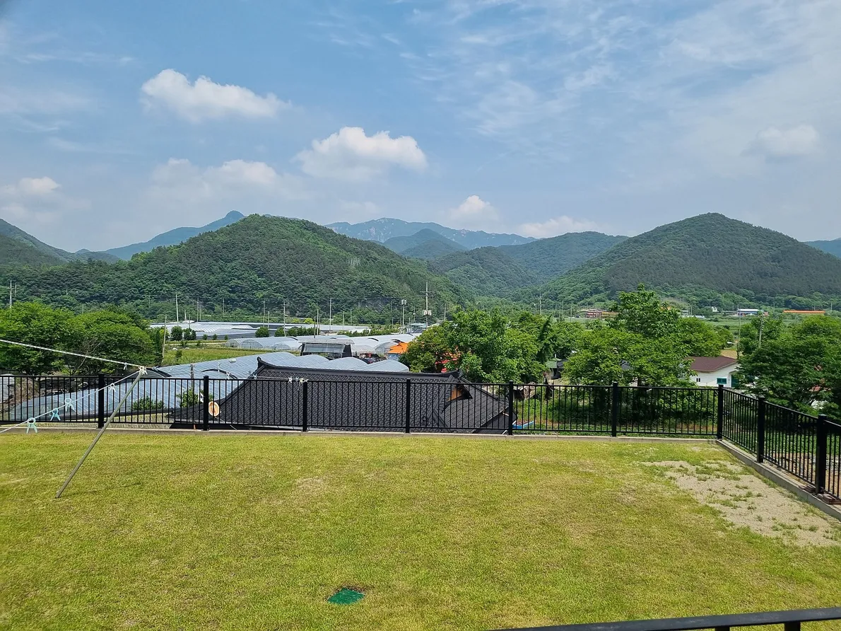 Country Home in Unju-myeon, Wanju, with a Beautiful View of Daedunsan Mountain photo 8