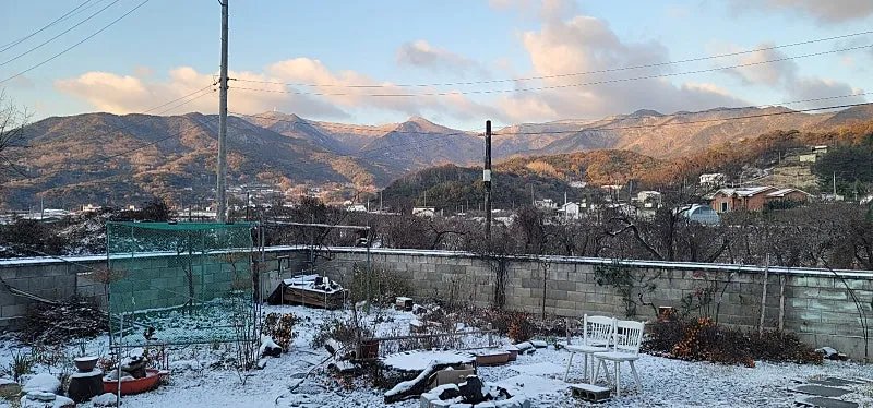 Sale of a Country House in Gakbuk-myeon, Cheongdo, Gyeongbuk: Due-South-Facing Brick House and Vegetable Garden photo 3