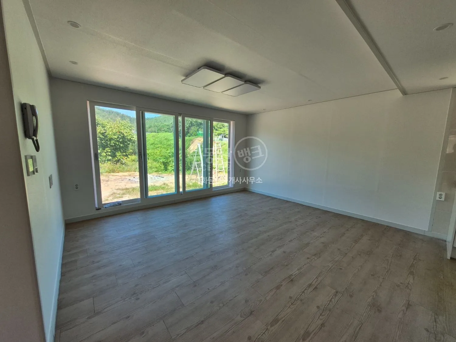 Newly Built Farmhouse for Sale in a Forest by the Sea in Wonbuk-myeon, Taean photo 5