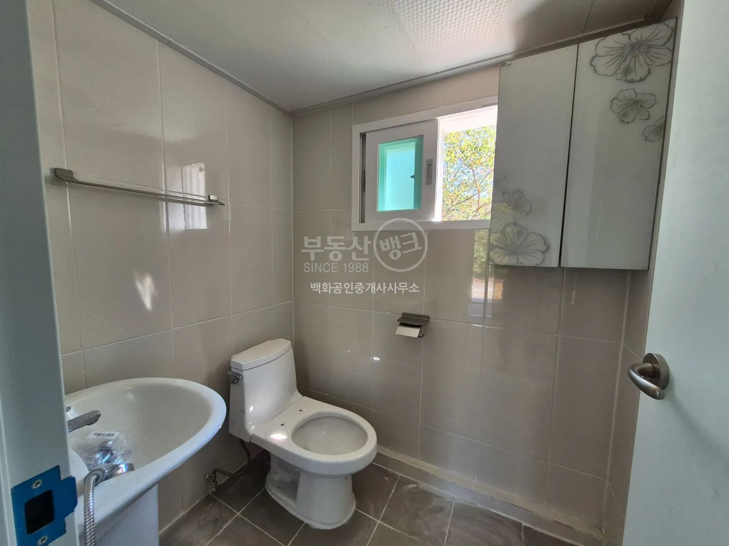 Newly Built Farmhouse for Sale in a Forest by the Sea in Wonbuk-myeon, Taean photo 7