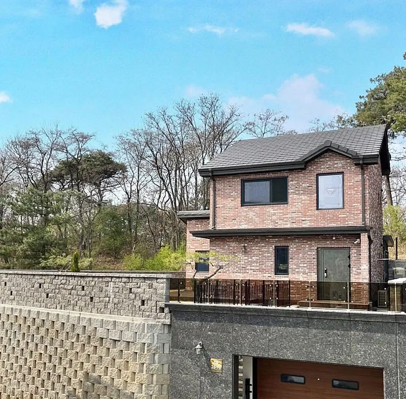 South-Facing Detached House for Sale on Mancheon-ro, Chuncheon—Considering Both Lodging Operation and Residence photo 2