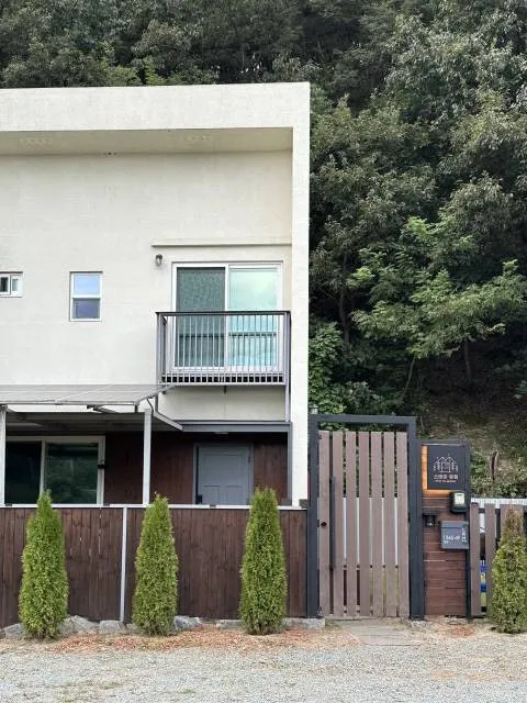 Private Rural Home with Atmospheric Accommodation Near Gimyujeong Station in Chuncheon for Sale photo 3