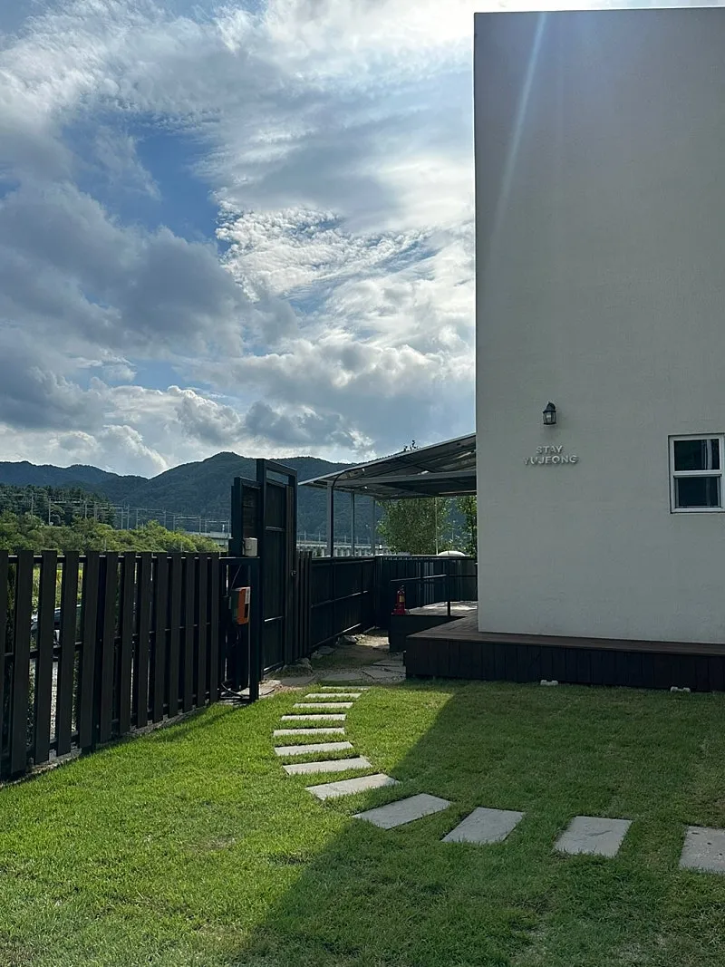 Private Rural Home with Atmospheric Accommodation Near Gimyujeong Station in Chuncheon for Sale photo 5