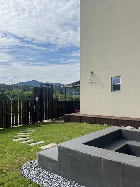 Private Rural Home with Atmospheric Accommodation Near Gimyujeong Station in Chuncheon for Sale photo 6