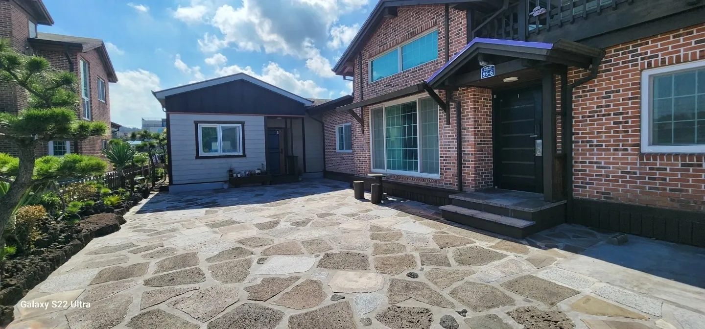 Country House for Sale with a Yard in Seongsan-eup, Seogwipo, Jeju photo 2