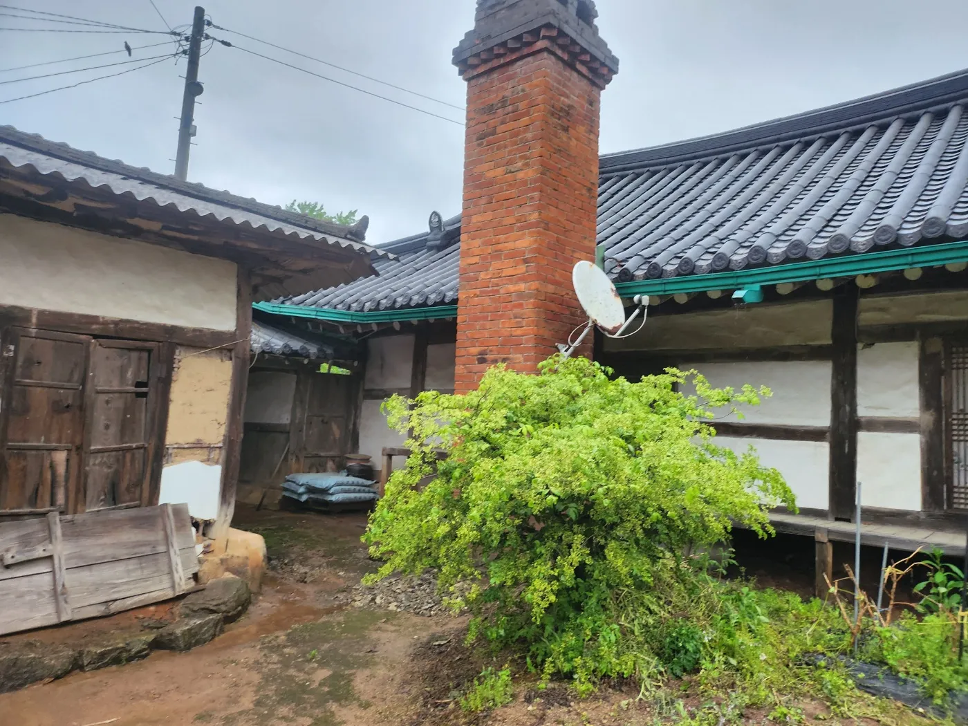 Traditional Hanok House for Sale in Wolsan-myeon, Damyang, with Main House, Sarangchae and Large Plot photo 6