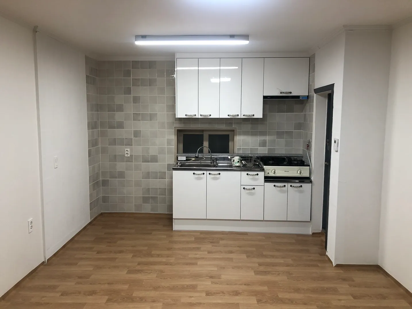 Detached House for Sale in Choryang-dong, Busan: Fully Renovated Two-Room House, 85 Million Won photo 3