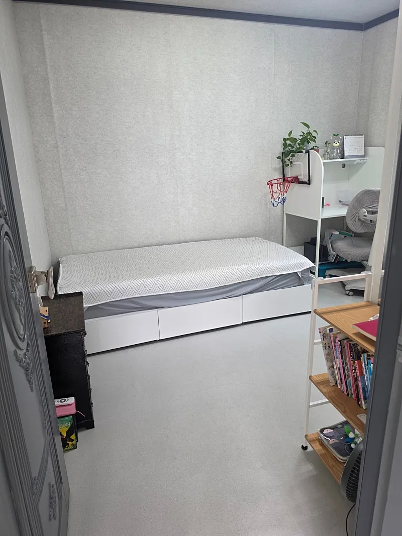 Country House for Sale in Yeongju, Gyeongsangbuk-do, with a Bus Stop and Vegetable Garden photo 3